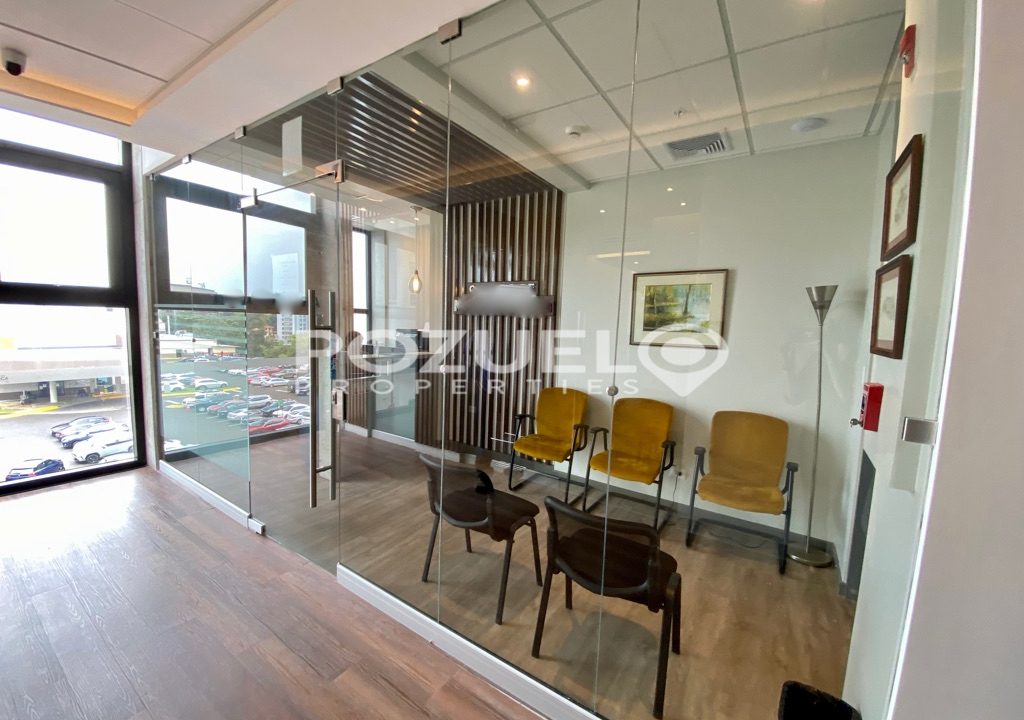 B8E41686-78E5-4012-8E05-BBBEBC4DA3D7_1_105_c