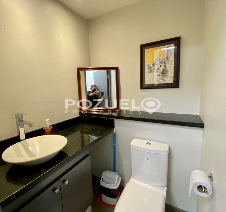 D9F4BC26-0B0A-42E6-8A58-14919E689572_1_105_c